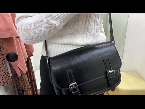 ❤️ Публична мастурбация на младата кучка FeralBerry с вибратор в стаята за обличане ️ Просто порно в bg.com-full-porner.ru ☑